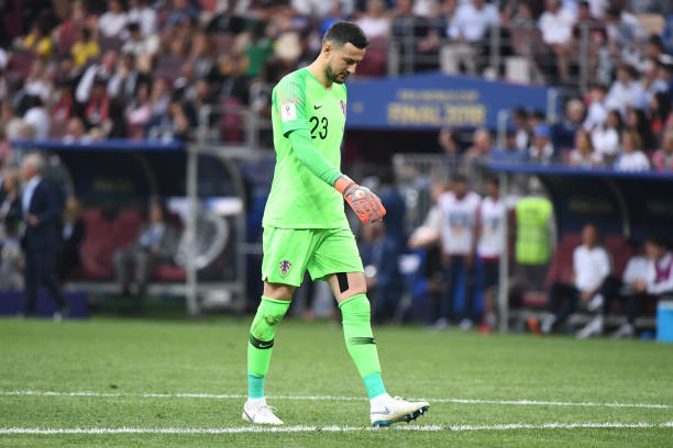 助仍输球 助仍输球