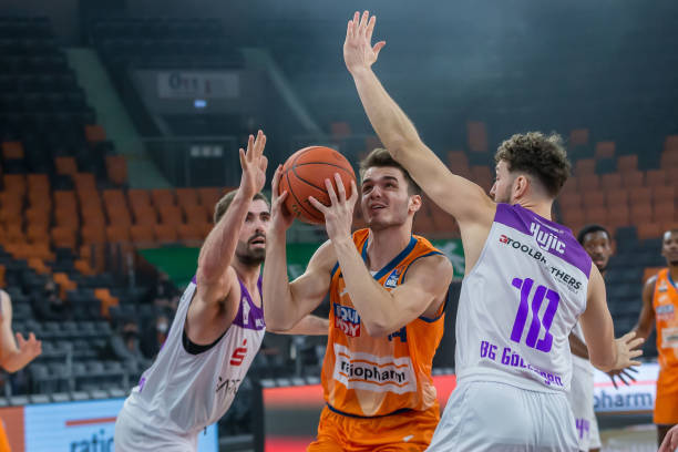 令观众既兴 令观众既兴